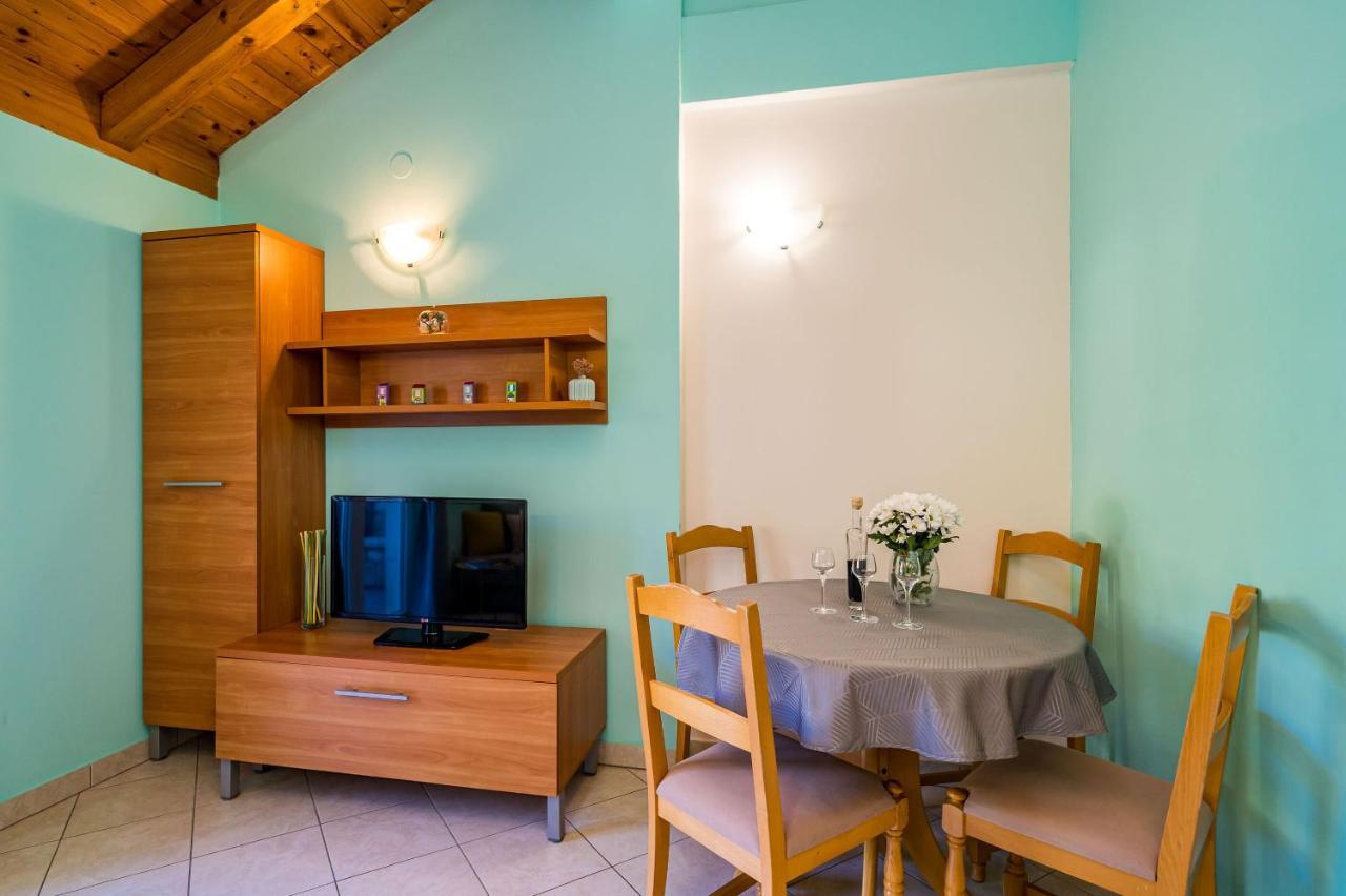 Apartments Kruno Затон Екстериор снимка