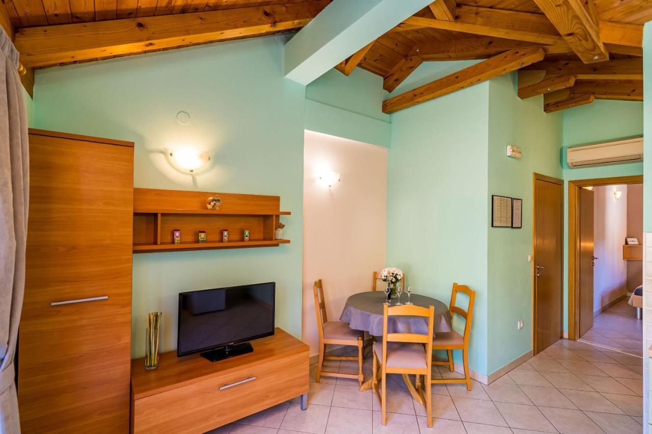 Apartments Kruno Затон Екстериор снимка